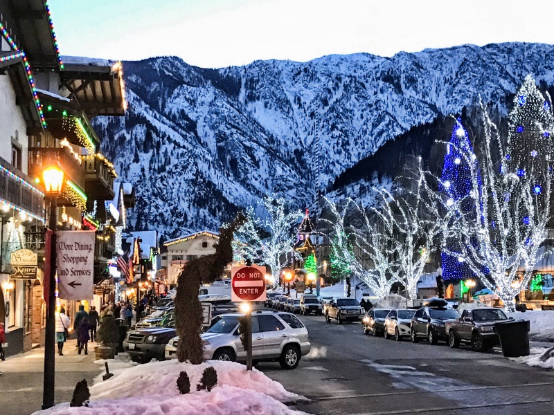 picture of downtown Leavenworth in the Winter